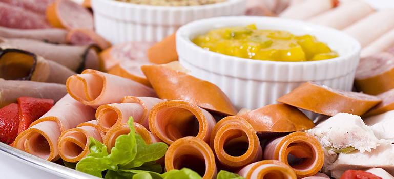 Bei uns erhalten Sie frisches Fleisch! Rohes Fleisch und Gewürze
