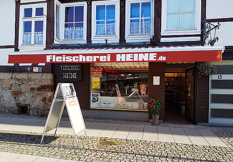 Bei uns erhalten Sie frisches Fleisch! Rohes Fleisch und Gewürze